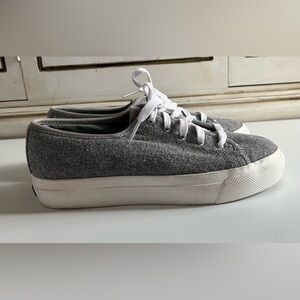 SPERRY Gray Wool Cliffside Platform Slip-On Sneaker
Size 7.5